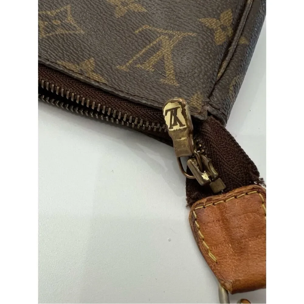 LOUIS VUITTON Pochette Accessoires Handbag Monogram LV - Picture 9 of 10